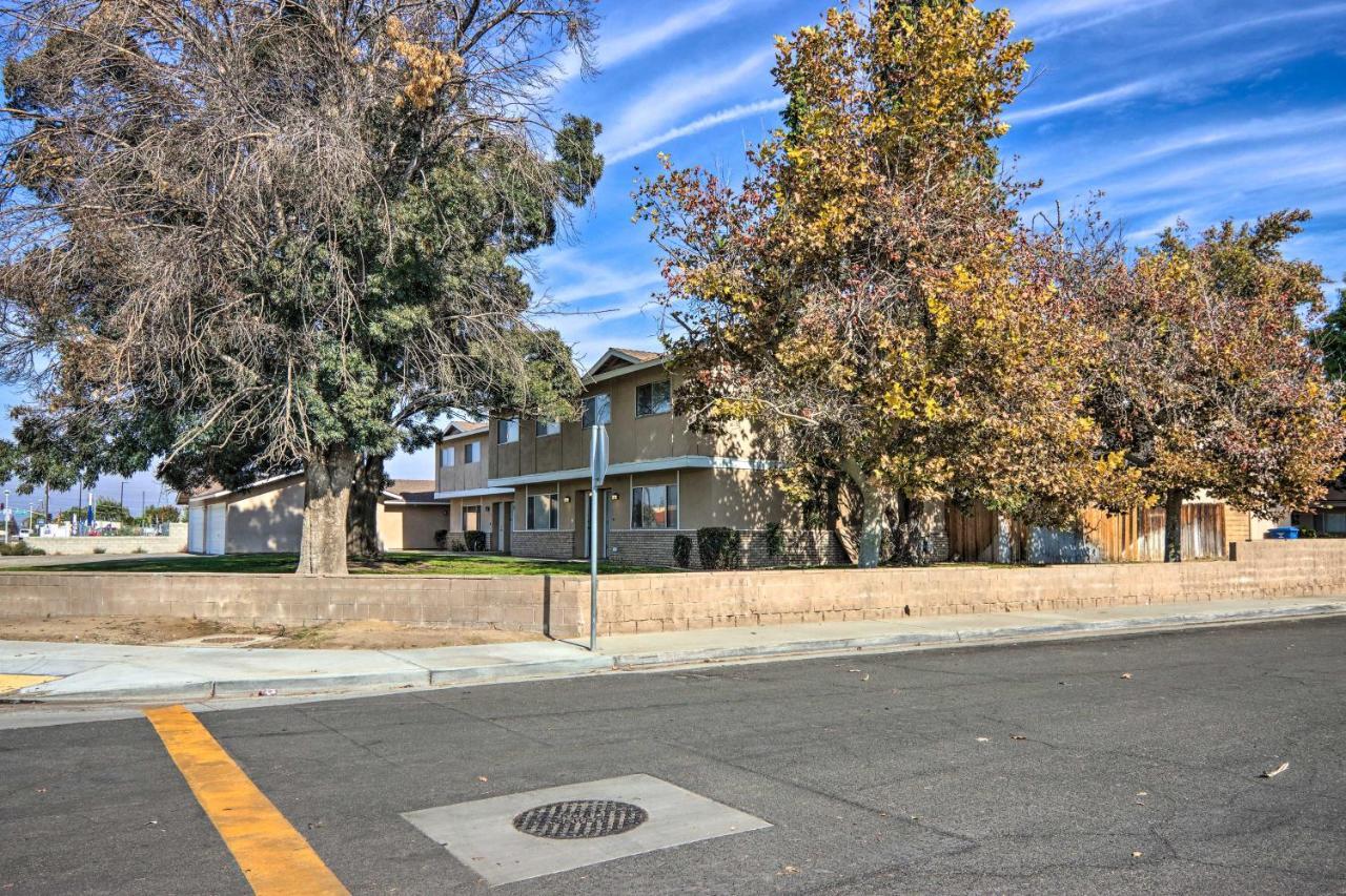 Central Bakersfield Townhome With Private Patio Exterior photo