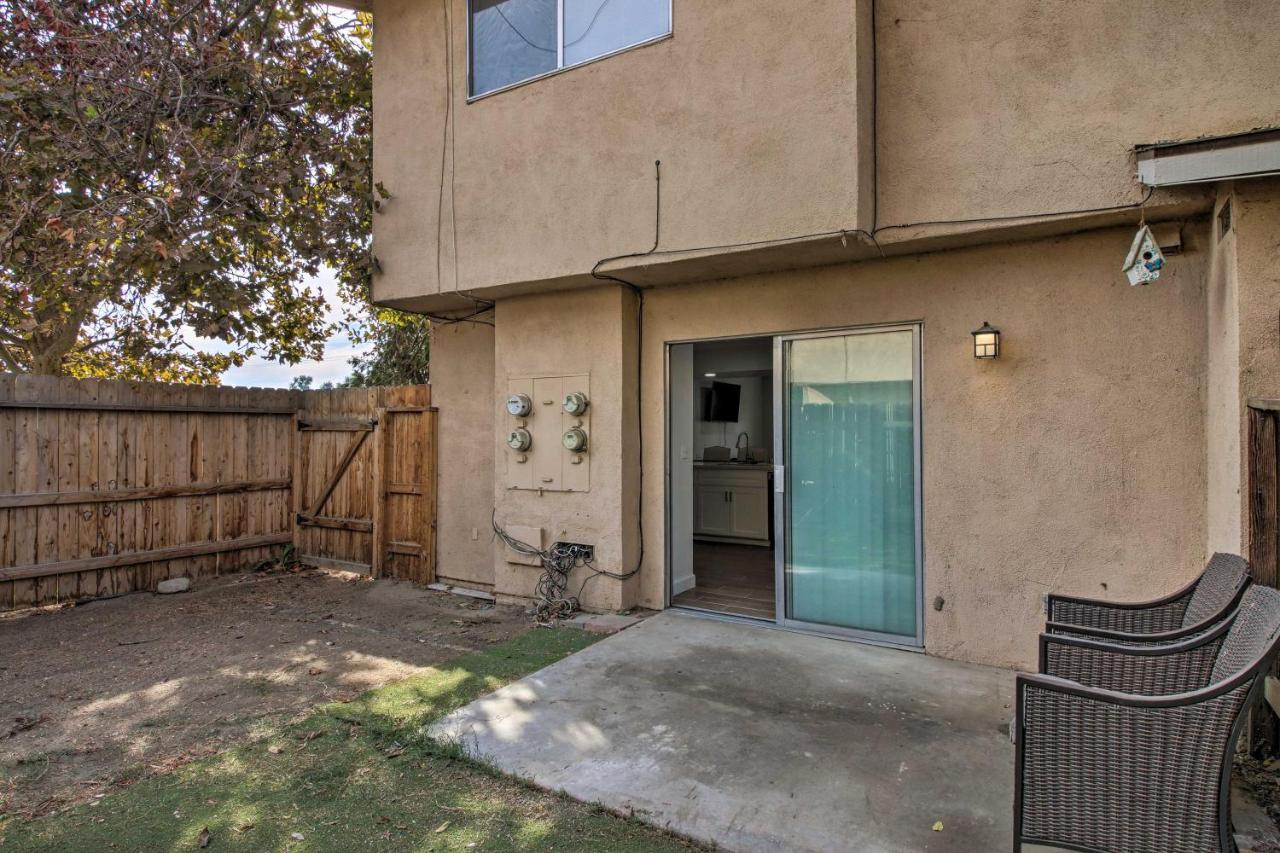 Central Bakersfield Townhome With Private Patio Exterior photo