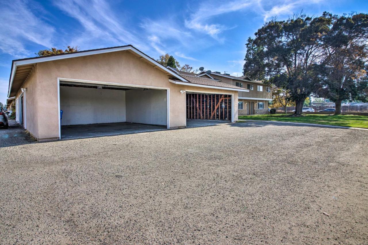 Central Bakersfield Townhome With Private Patio Exterior photo