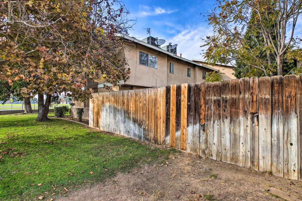 Central Bakersfield Townhome With Private Patio Exterior photo