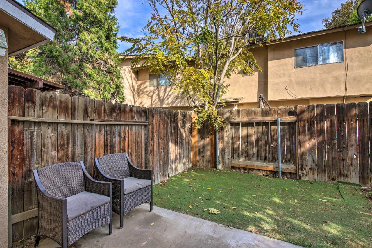 Central Bakersfield Townhome With Private Patio Exterior photo